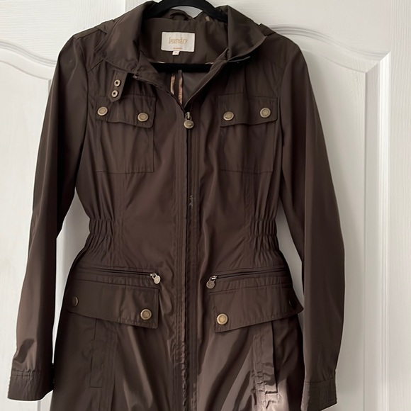 Brown rain jacket - Picture 5 of 10